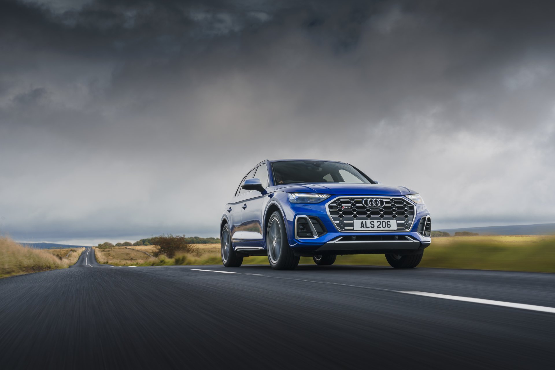 Download SUV Vehicle Audi SQ5 TDI 4k Ultra HD Wallpaper