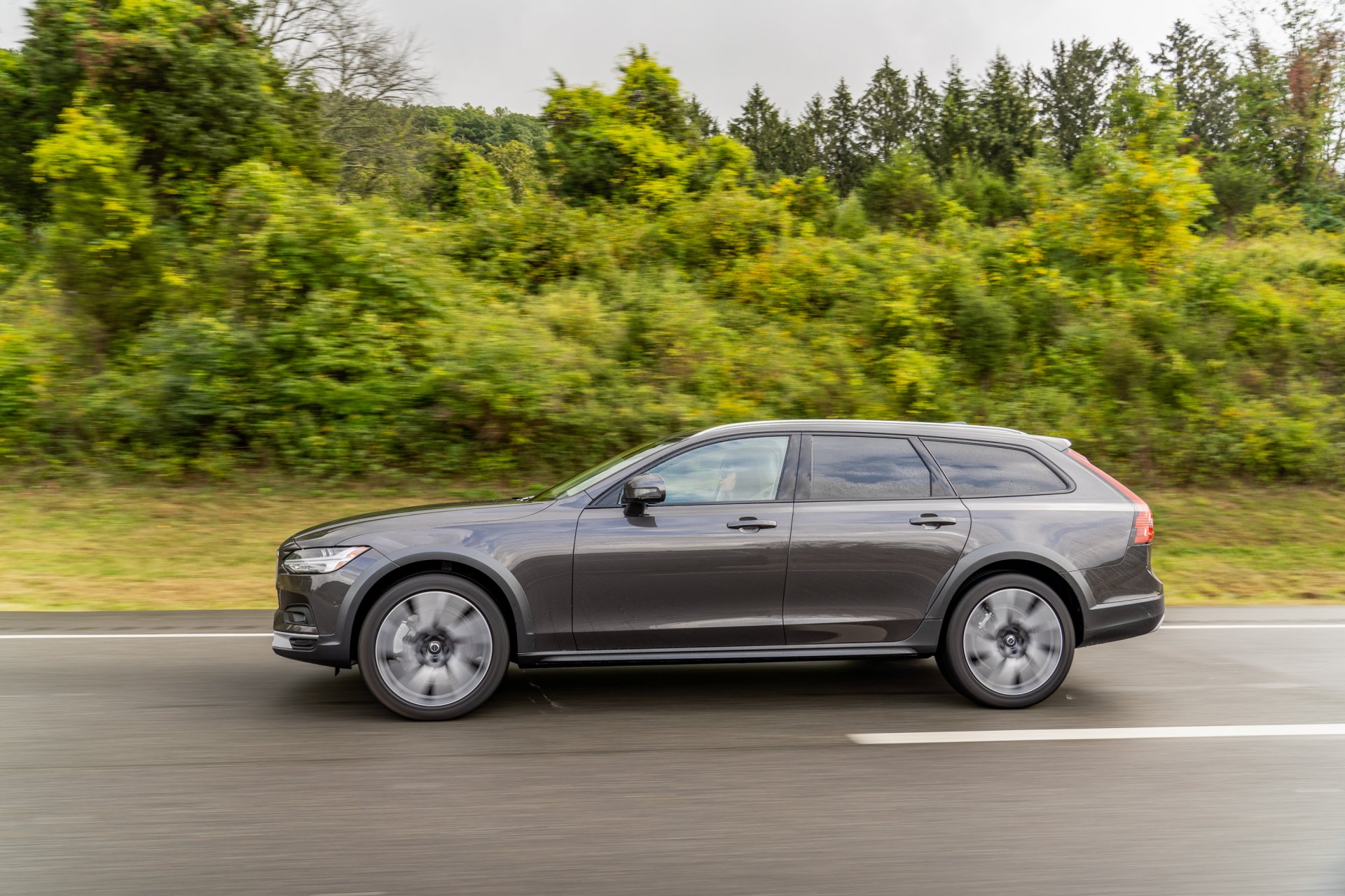 Download Vehicle Volvo V90 B6 AWD HD Wallpaper