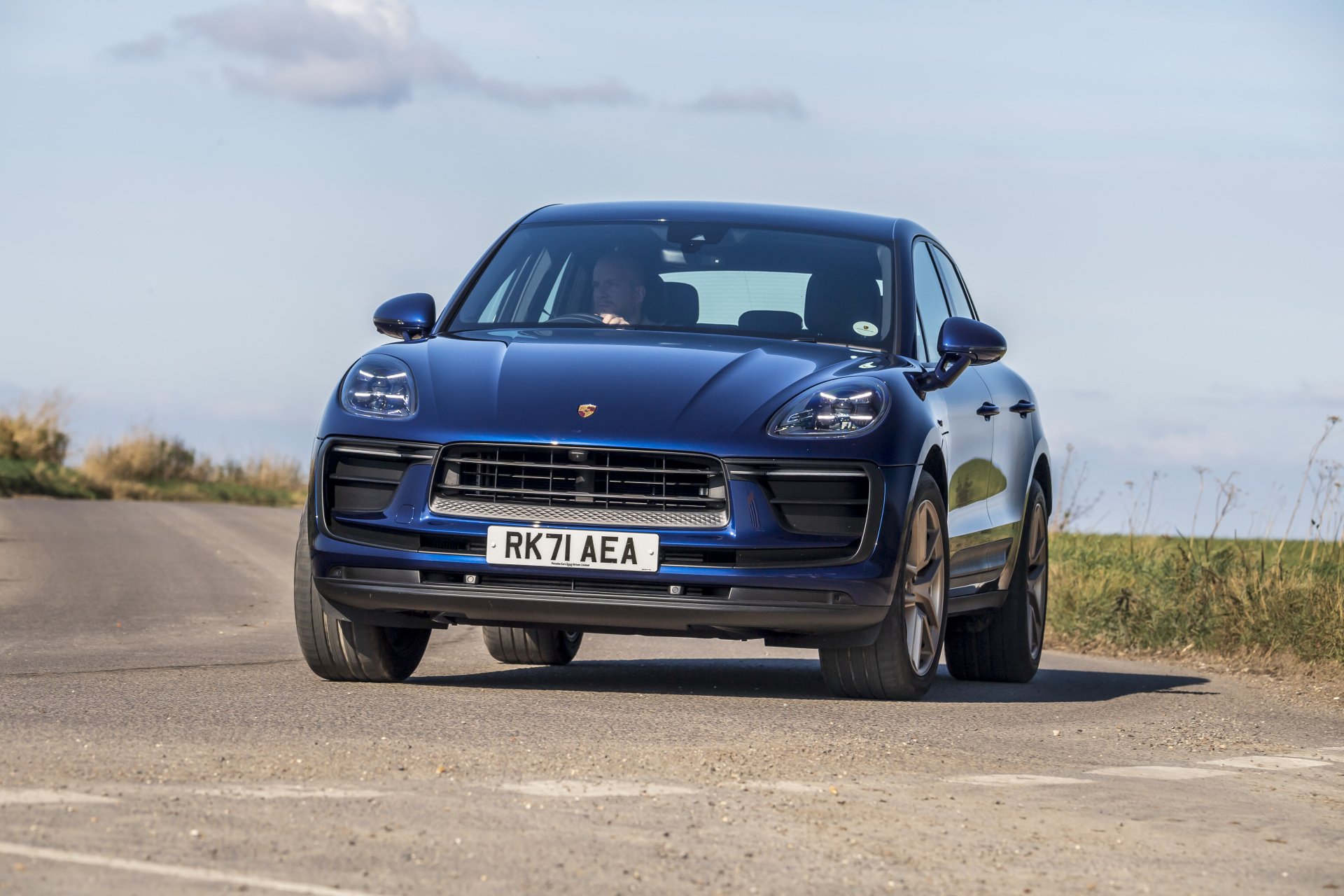 Download SUV Vehicle Porsche Macan 4k Ultra HD Wallpaper