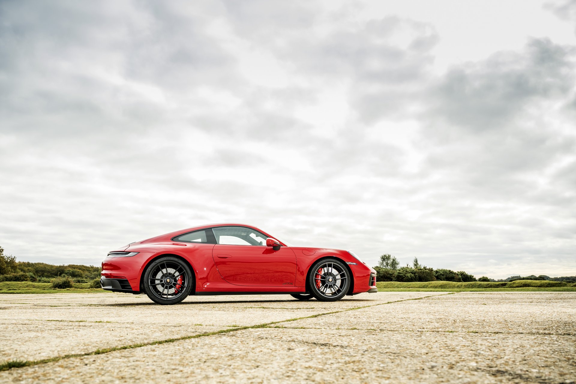 Download Vehicle Porsche 911 Carrera GTS 4k Ultra HD Wallpaper