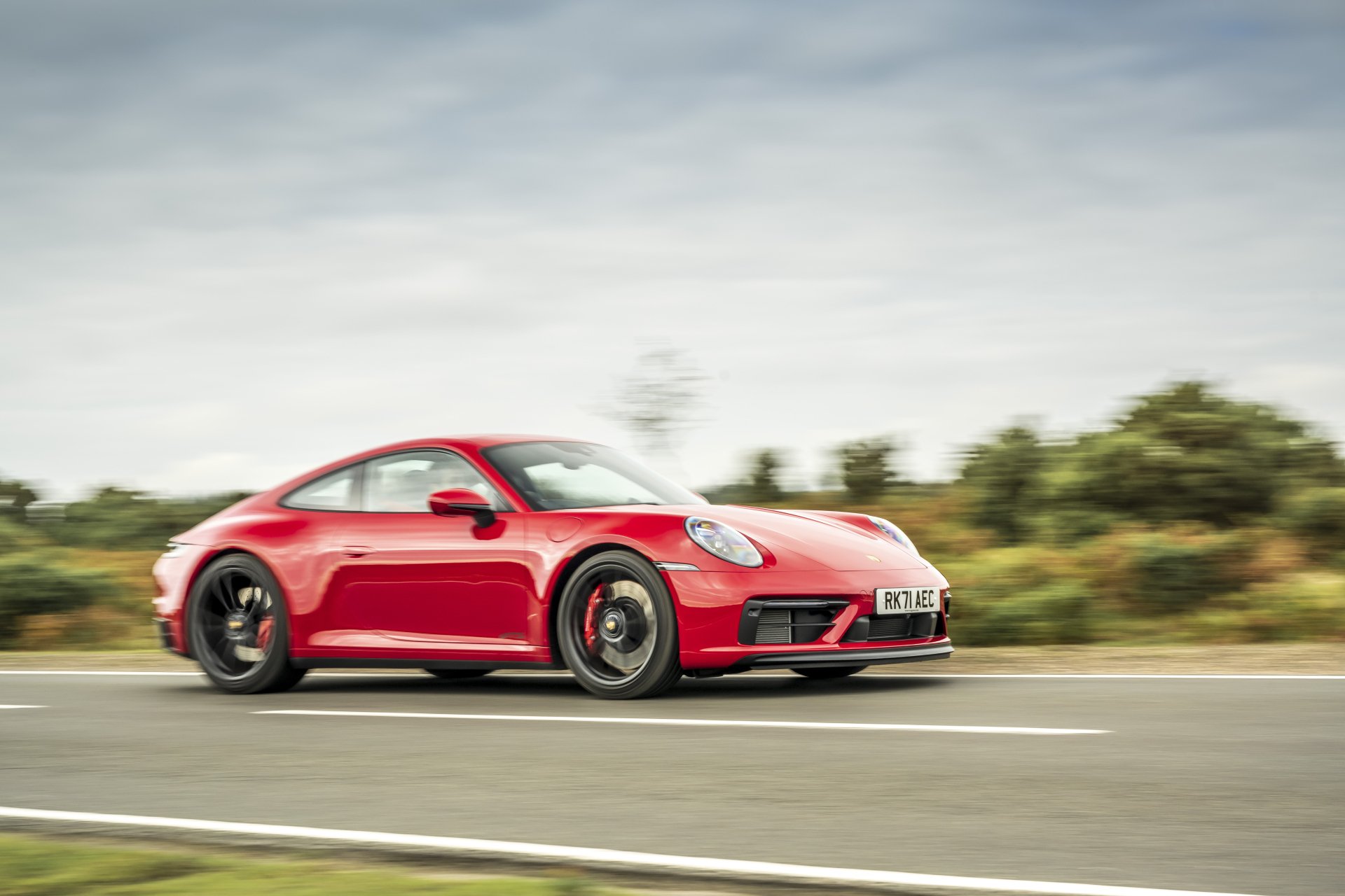 Download Vehicle Porsche 911 Carrera GTS 4k Ultra HD Wallpaper