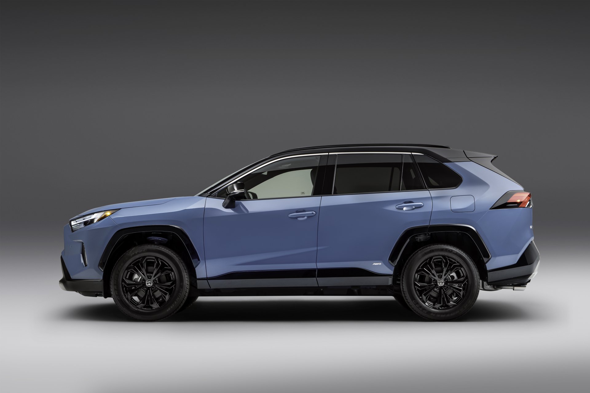 Download SUV Toyota RAV4 XSE Hybrid Vehicle Toyota RAV4 Hybrid 4k Ultra HD Wallpaper
