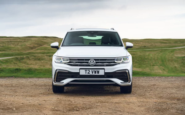 SUV Volkswagen Tiguan eHybrid R-Line vehicle Volkswagen Tiguan R-Line HD Desktop Wallpaper | Background Image