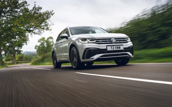 SUV Volkswagen Tiguan eHybrid R-Line vehicle Volkswagen Tiguan R-Line HD Desktop Wallpaper | Background Image