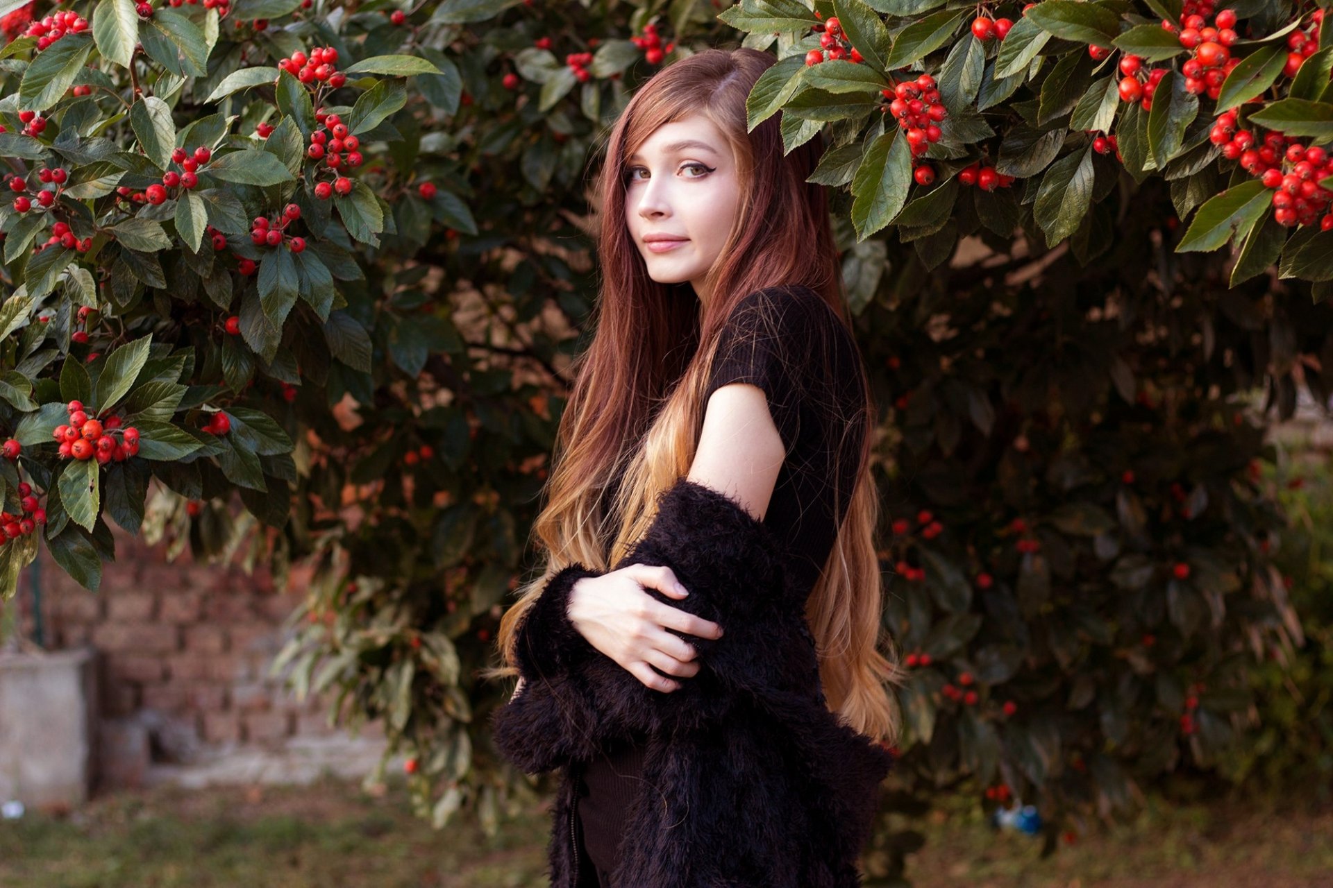 Download Long Hair Woman Model HD Wallpaper