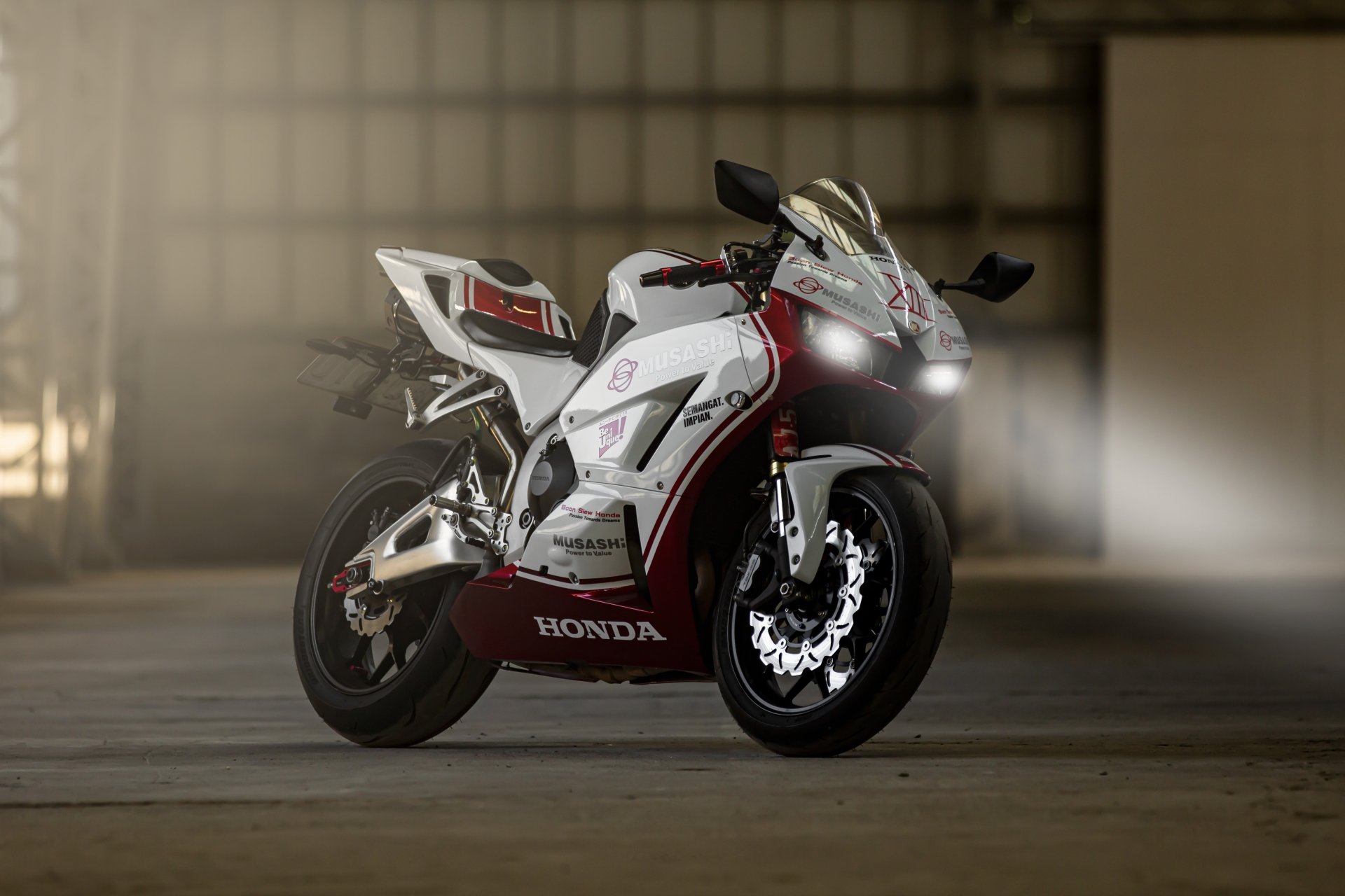 Download Vehicle Honda CBR600RR 4k Ultra HD Wallpaper