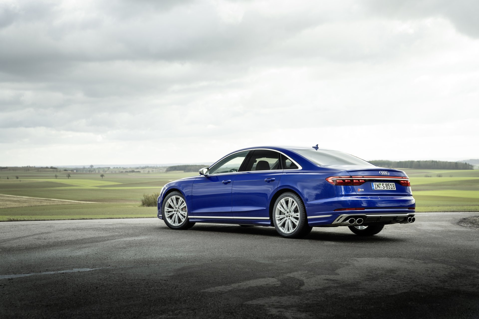 Download Vehicle Audi S8 8k Ultra HD Wallpaper