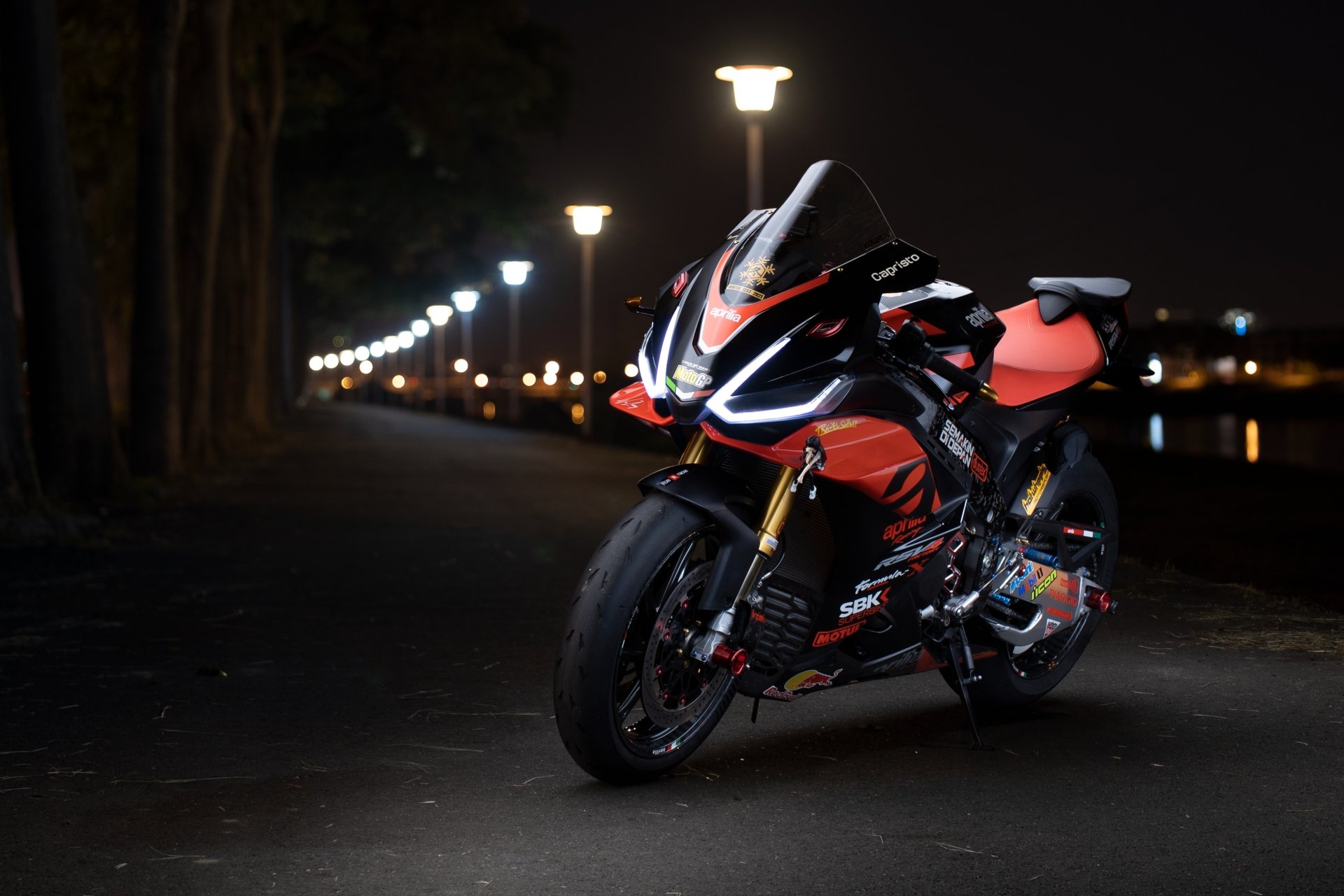 Download Vehicle Aprilia RSV4 HD Wallpaper