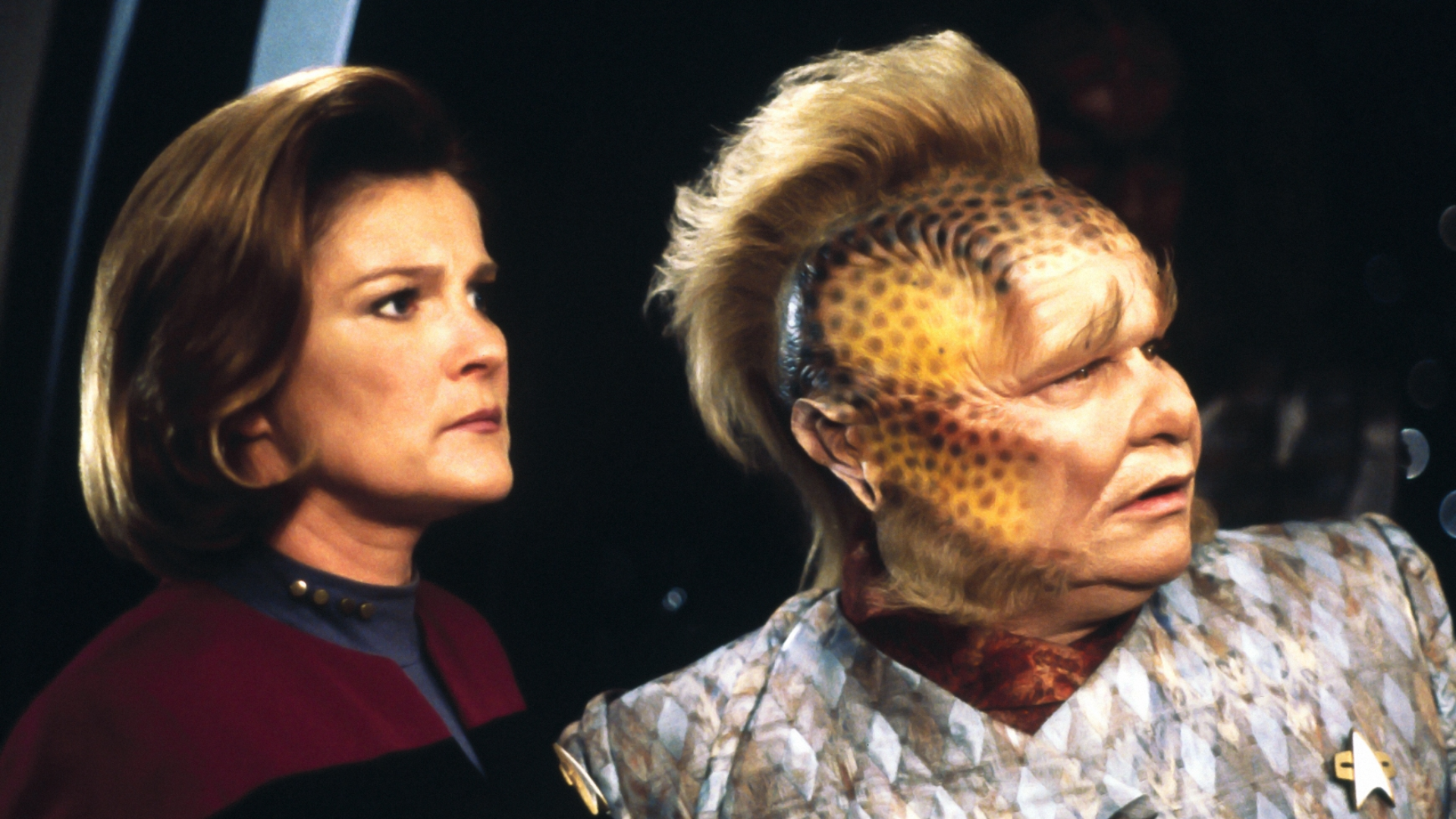 Download Kate Mulgrew Kathryn Janeway Ethan Phillips Neelix (Star Trek) TV Show Star Trek: Voyager HD Wallpaper