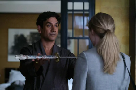 Naveen Andrews Amanda Seyfried TV Show The Dropout HD Desktop Wallpaper | Background Image
