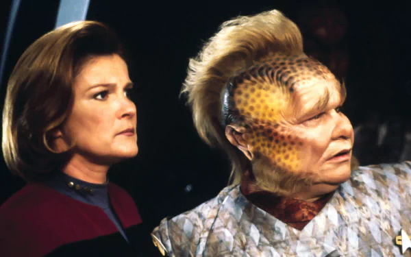Kate Mulgrew Kathryn Janeway Ethan Phillips Neelix (Star Trek) TV Show Star Trek: Voyager HD Desktop Wallpaper | Background Image