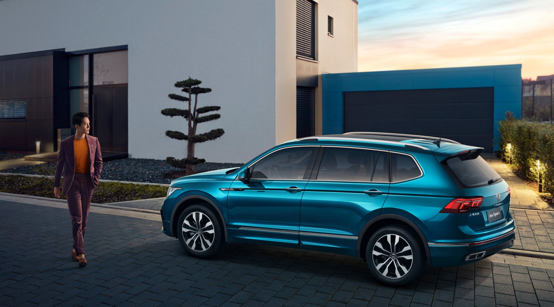 Download Vehicle Volkswagen Tiguan L 4k Ultra HD Wallpaper