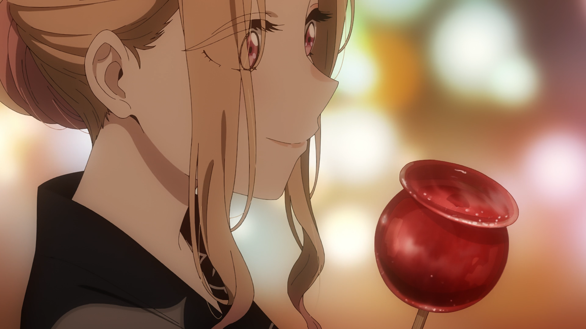 HD anime desktop wallpaper featuring Marin Kitagawa from My Dress-Up Darling holding a red candy apple, with a softly blurred background.