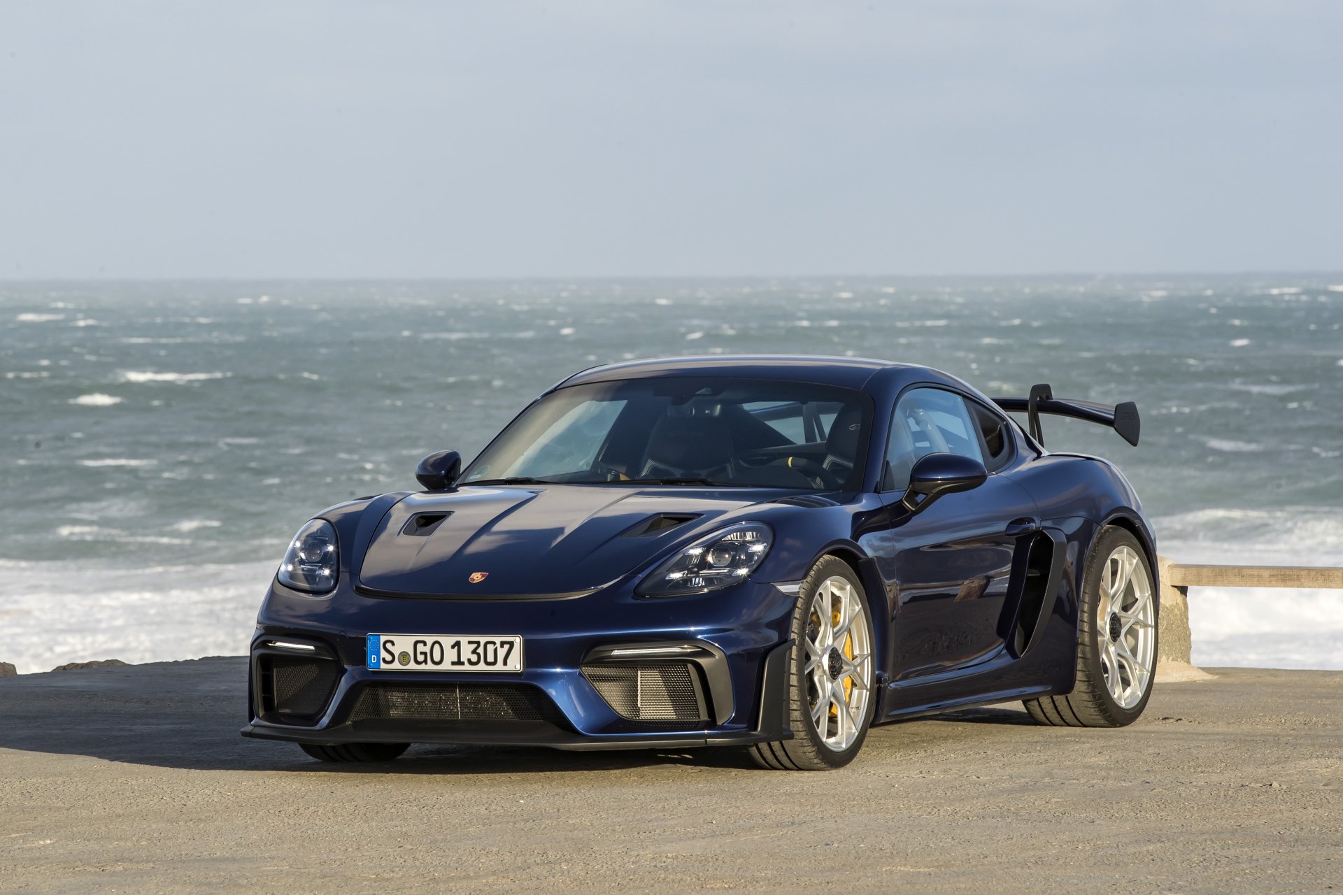 Download Vehicle Porsche 718 Cayman GT4 4k Ultra HD Wallpaper