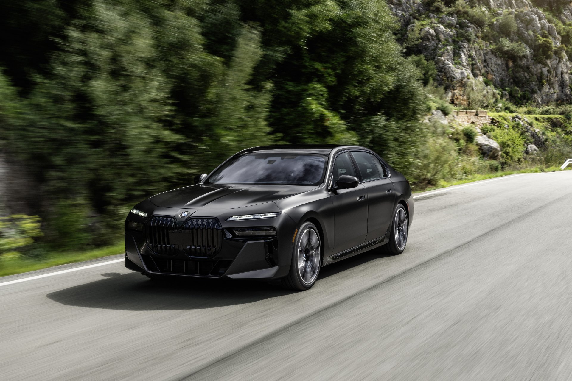 Download Vehicle BMW 760i XDrive 4k Ultra HD Wallpaper