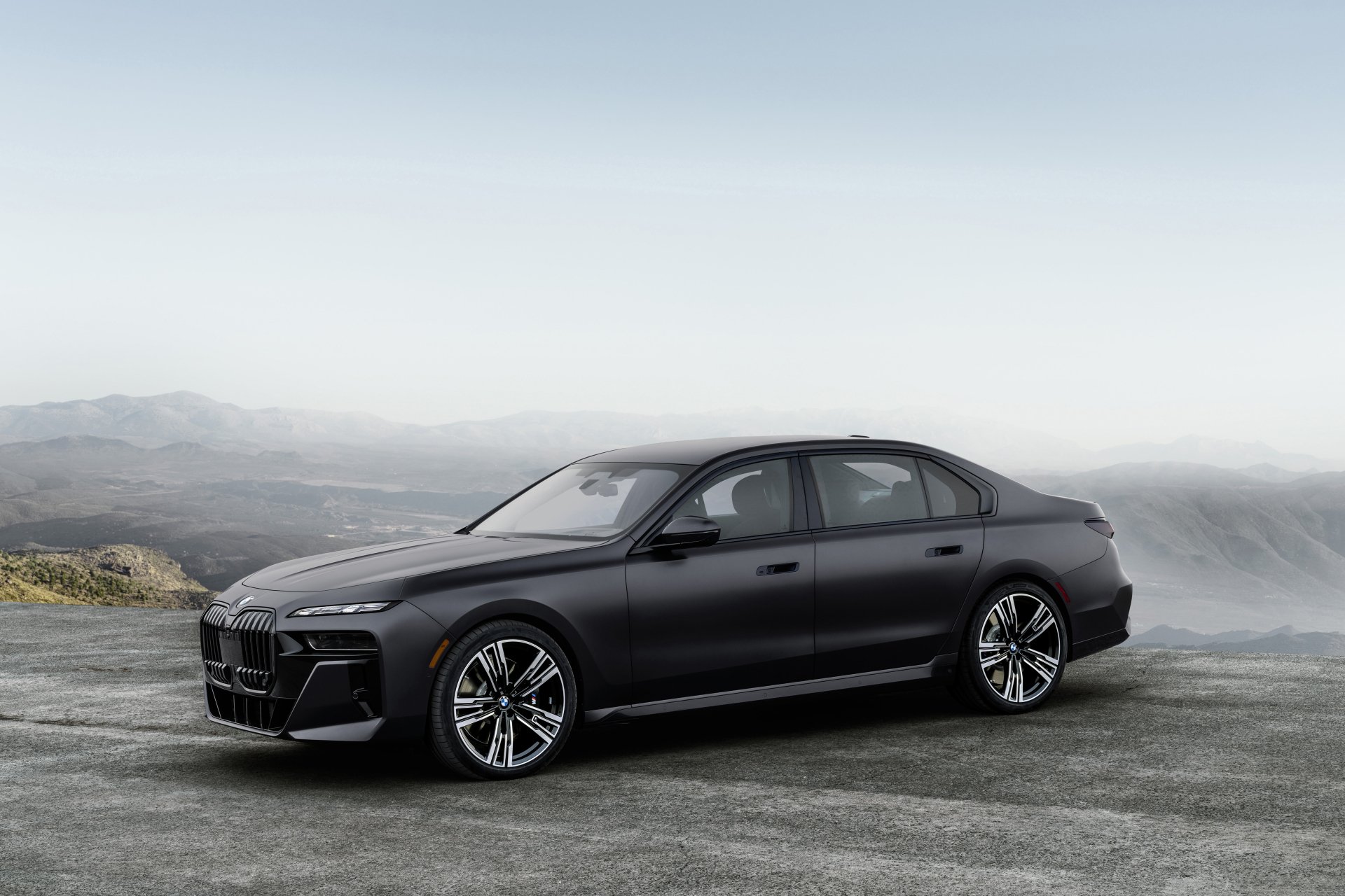 Download Vehicle BMW 760i XDrive 4k Ultra HD Wallpaper