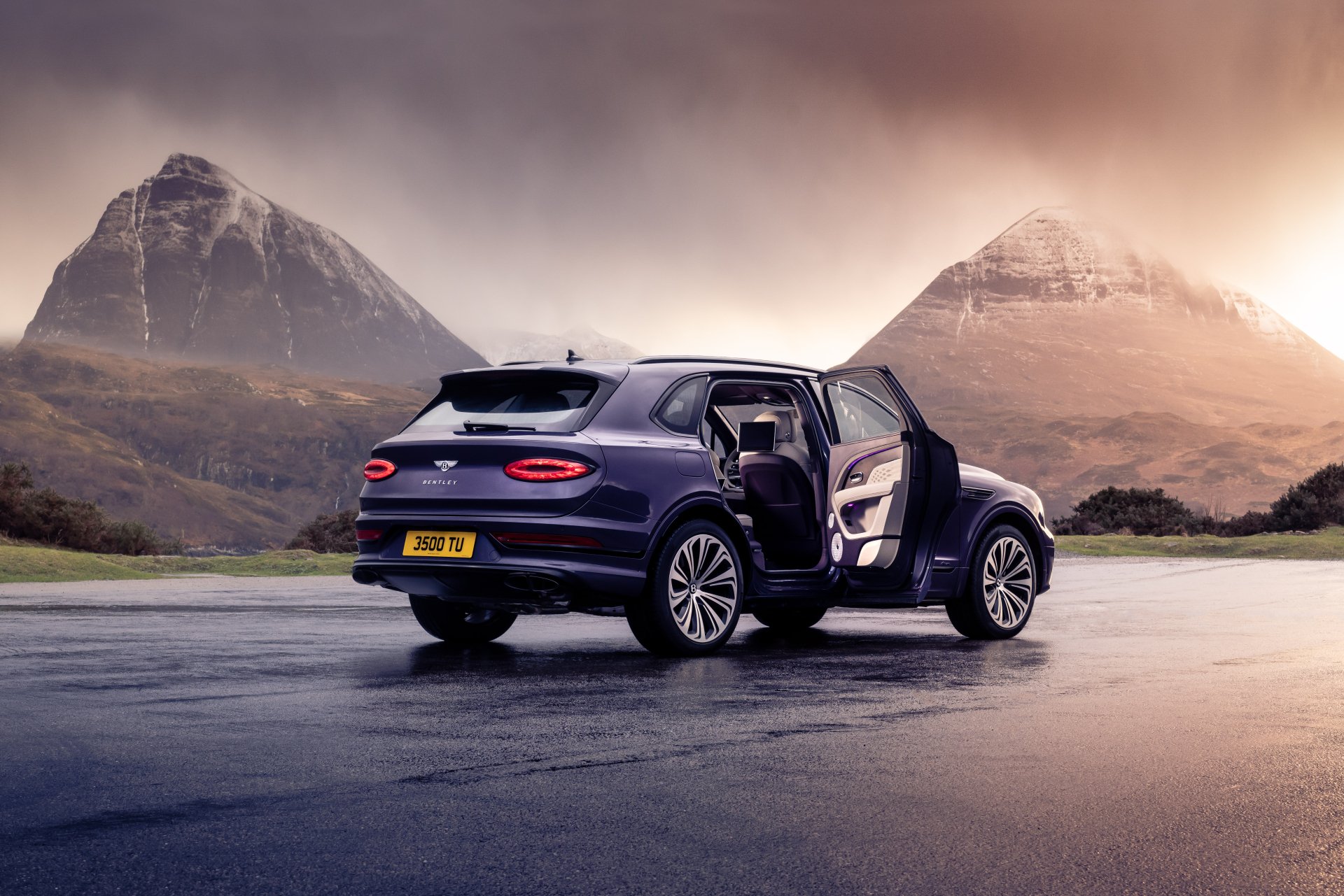 Download Vehicle Bentley Bentayga EWB 4k Ultra HD Wallpaper