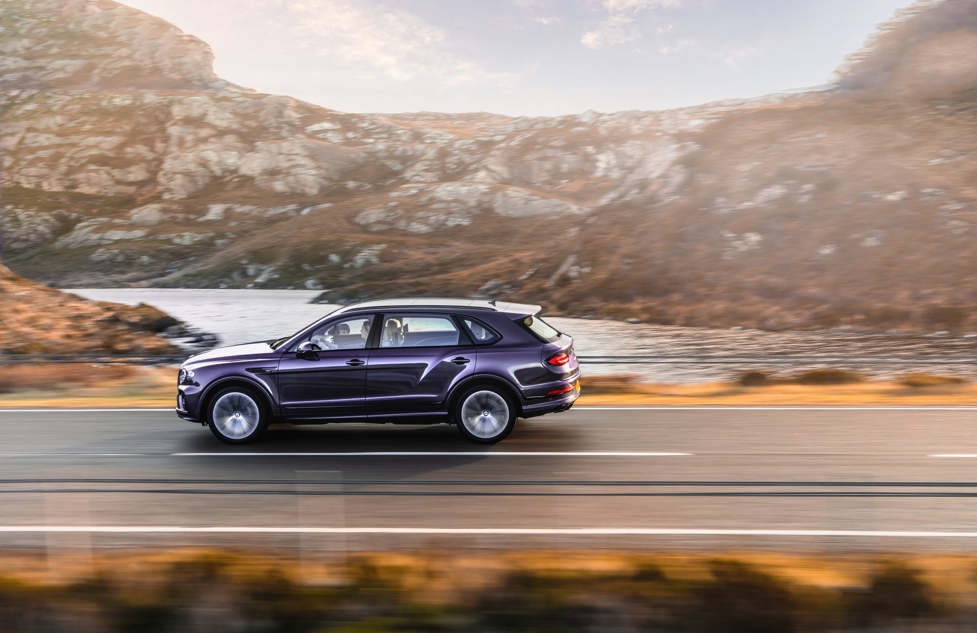 Download Vehicle Bentley Bentayga EWB 4k Ultra HD Wallpaper