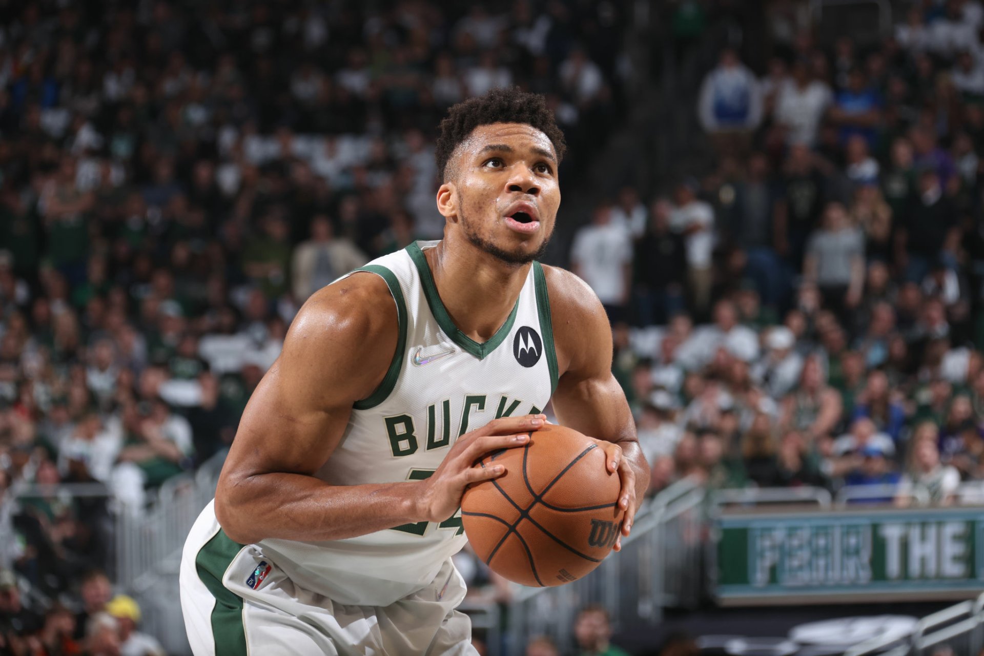 Download Milwaukee Bucks Giannis Antetokounmpo Sports HD Wallpaper