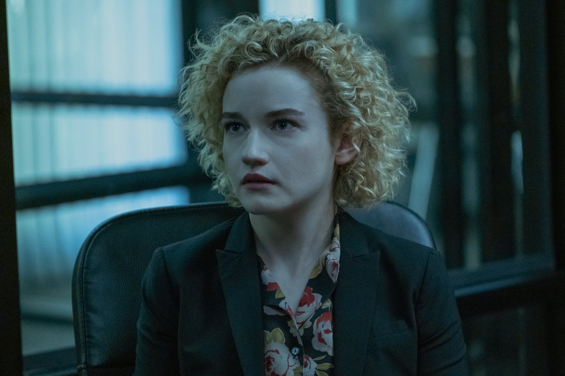Download Julia Garner TV Show Ozark 4k Ultra HD Wallpaper