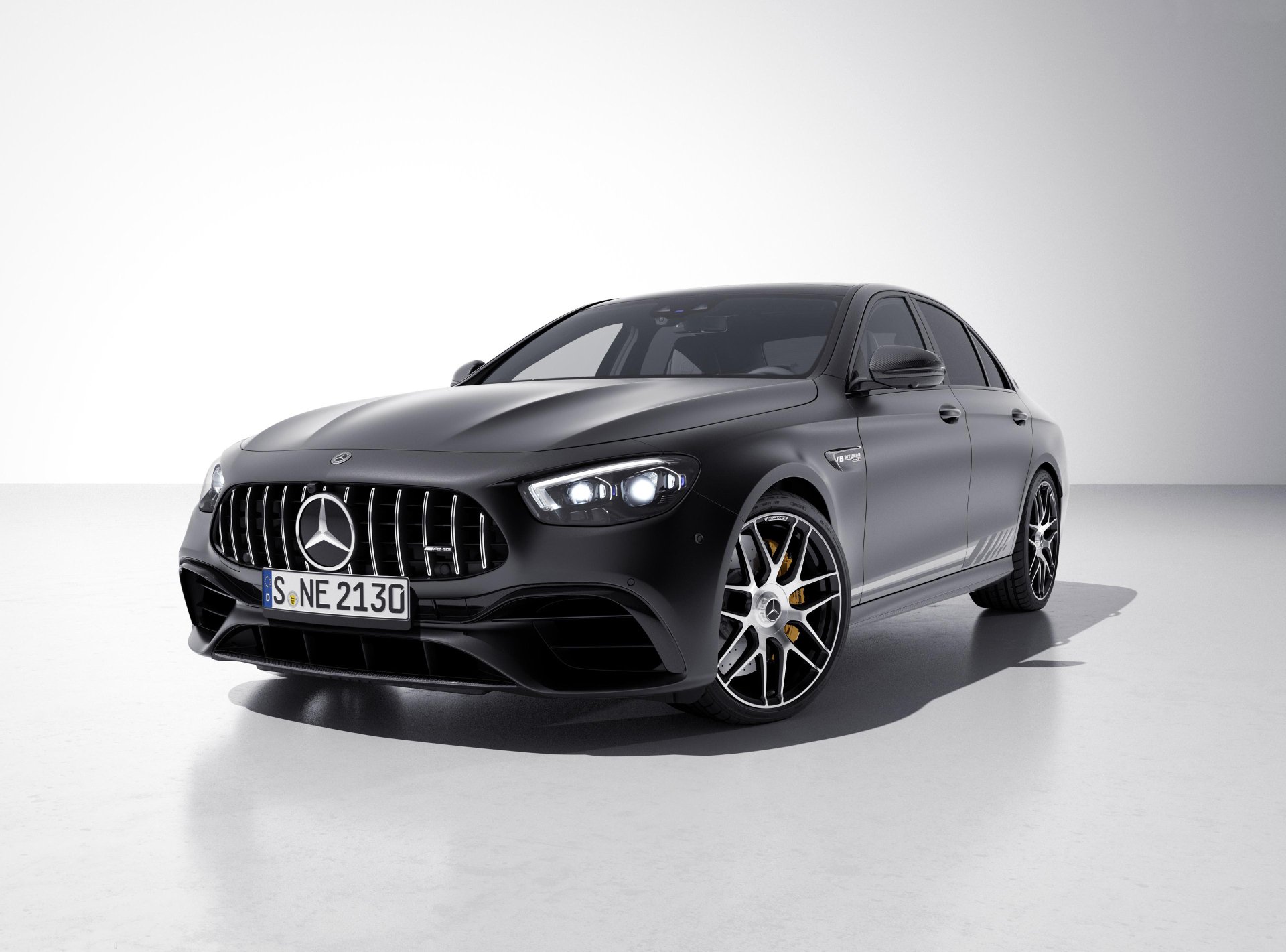 Download Vehicle Mercedes-AMG E 63 S 4k Ultra HD Wallpaper