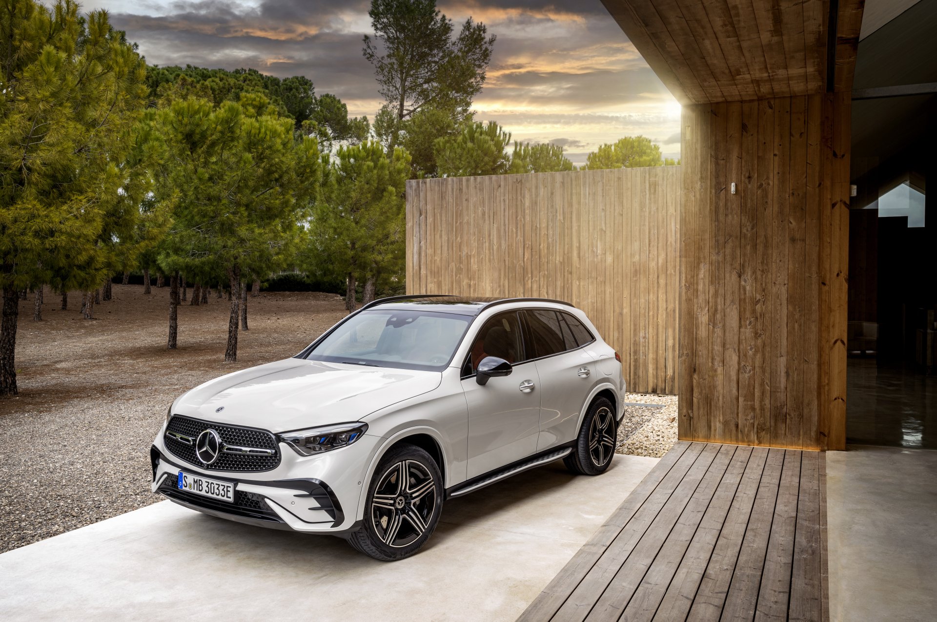 Download Vehicle Mercedes-Benz GLC-Class 4k Ultra HD Wallpaper