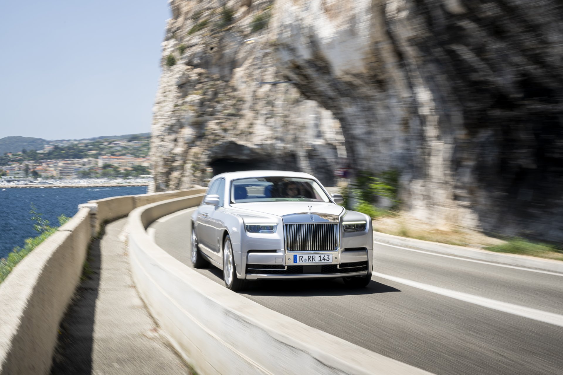 Download Vehicle Rolls-Royce Phantom 8k Ultra HD Wallpaper