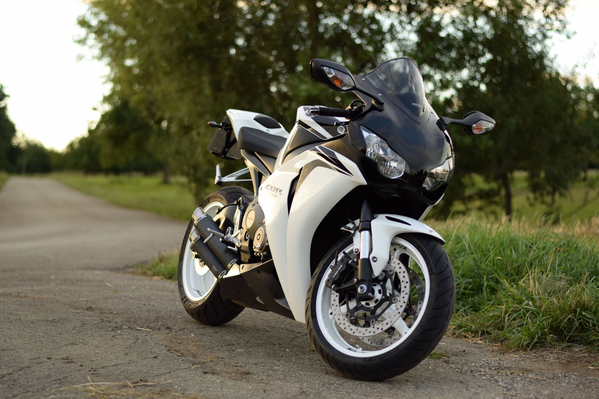 Download Vehicle Honda CBR1000RR 4k Ultra HD Wallpaper