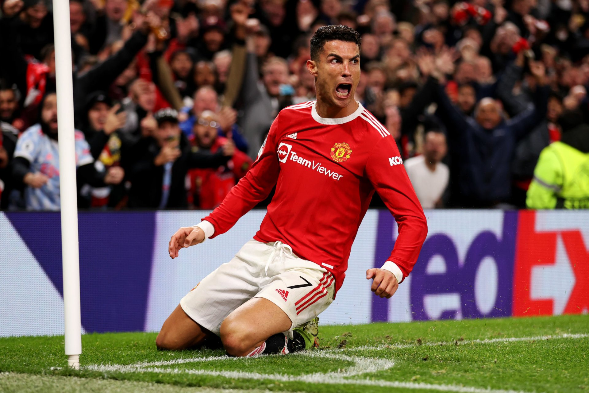 Cristiano Ronaldo S Manchester United Teammates Celebrated