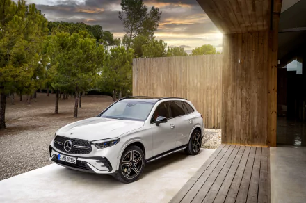  Mercedes-Benz GLC 300 e 4MATIC AMG Line