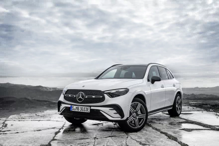  Mercedes-Benz GLC 300 e 4MATIC AMG Line