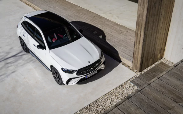  Mercedes-Benz GLC 300 e 4MATIC AMG Line