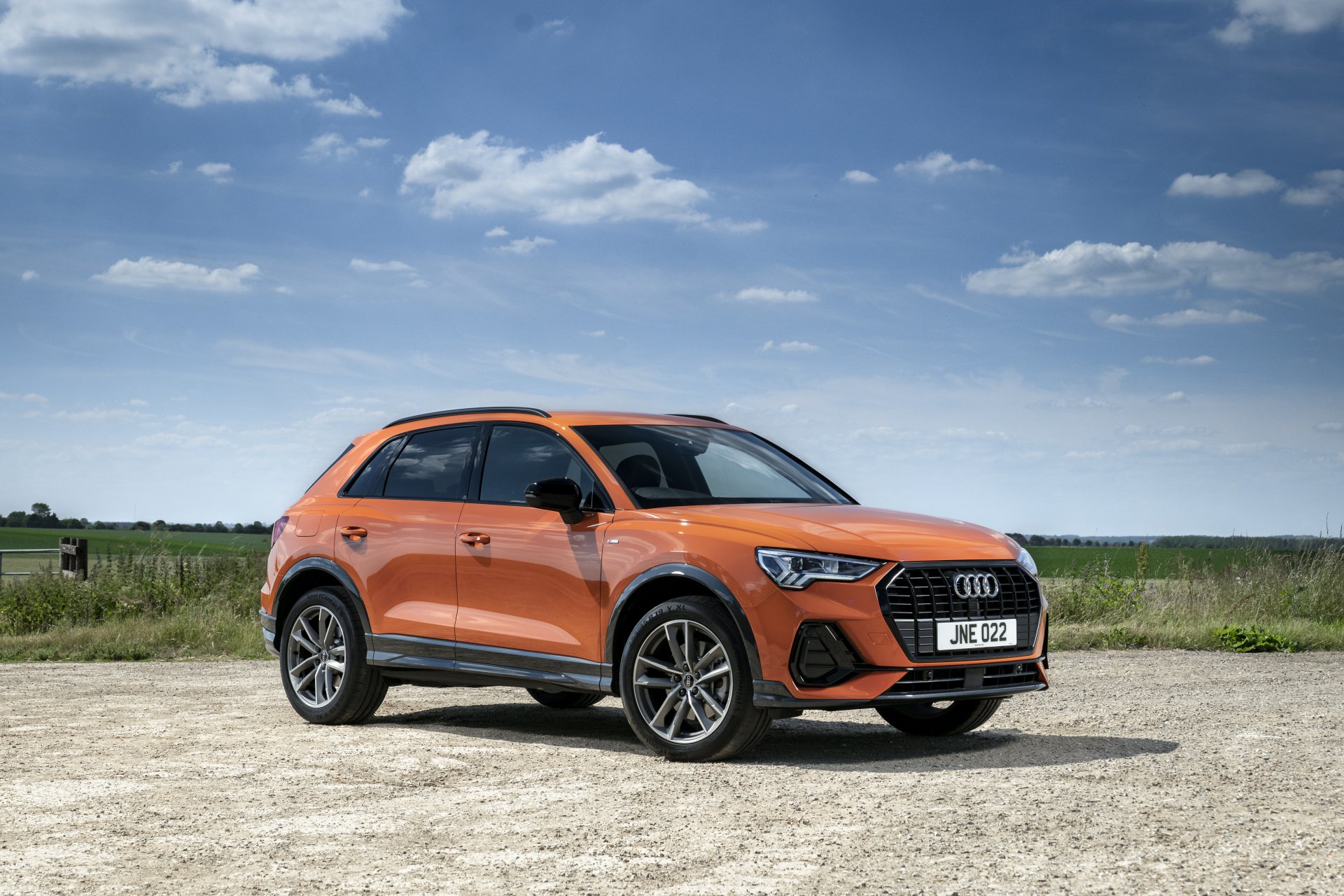 Download Vehicle Audi Q3 35 TFSI 4k Ultra HD Wallpaper