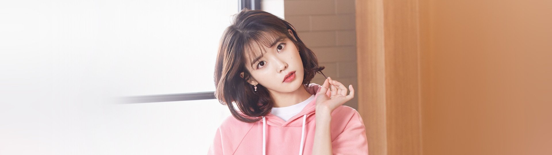 Download IU (Singer) HD Wallpaper