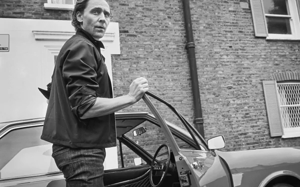 Celebrity Tom Hiddleston HD Desktop Wallpaper | Background Image