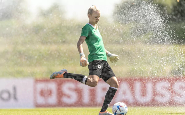 German soccer Merle Frohms Sports HD Desktop Wallpaper | Background Image