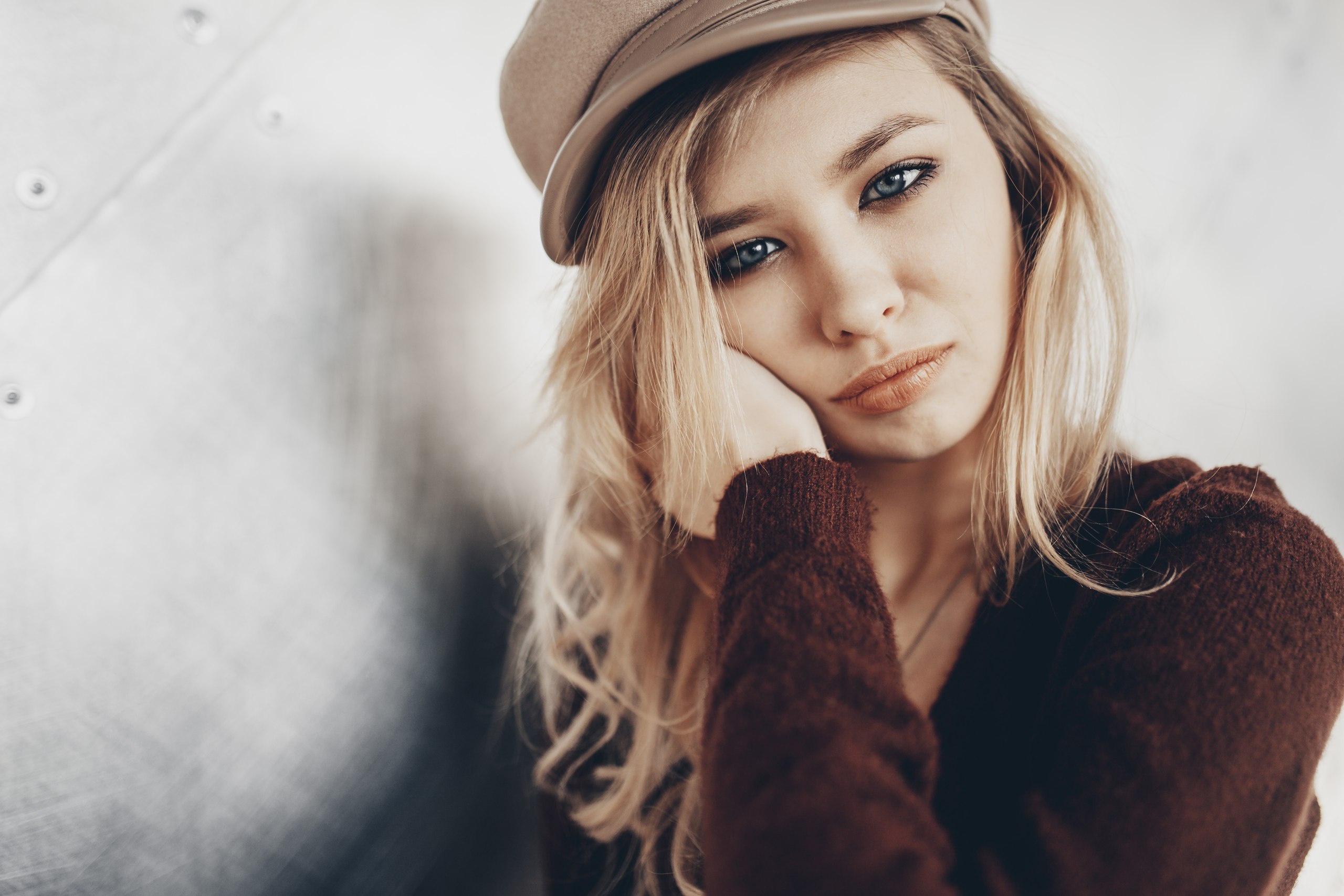 Download Woman Model HD Wallpaper
