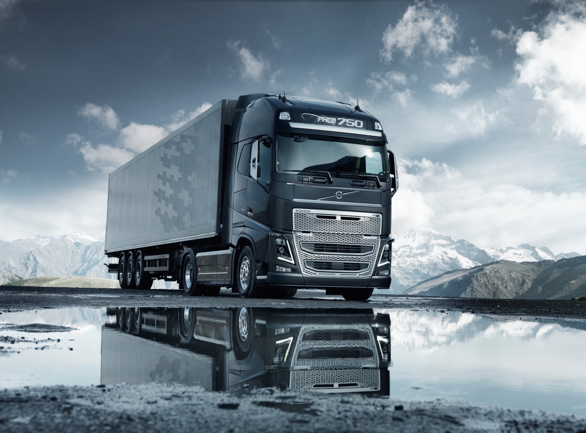 Download Vehicle Volvo FH16 750 8k Ultra HD Wallpaper