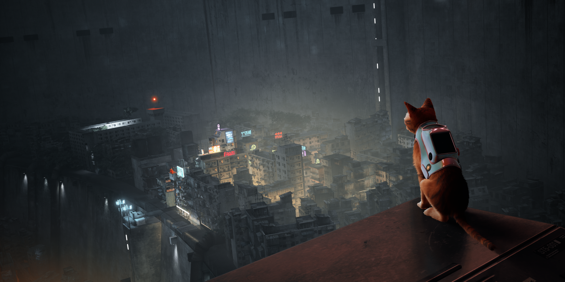 Stray video game 5K Ultra HD PC desktop wallpaper: a backpack-wearing cat perches on a rooftop ledge, gazing over a misty, neon-lit cybercity at night.