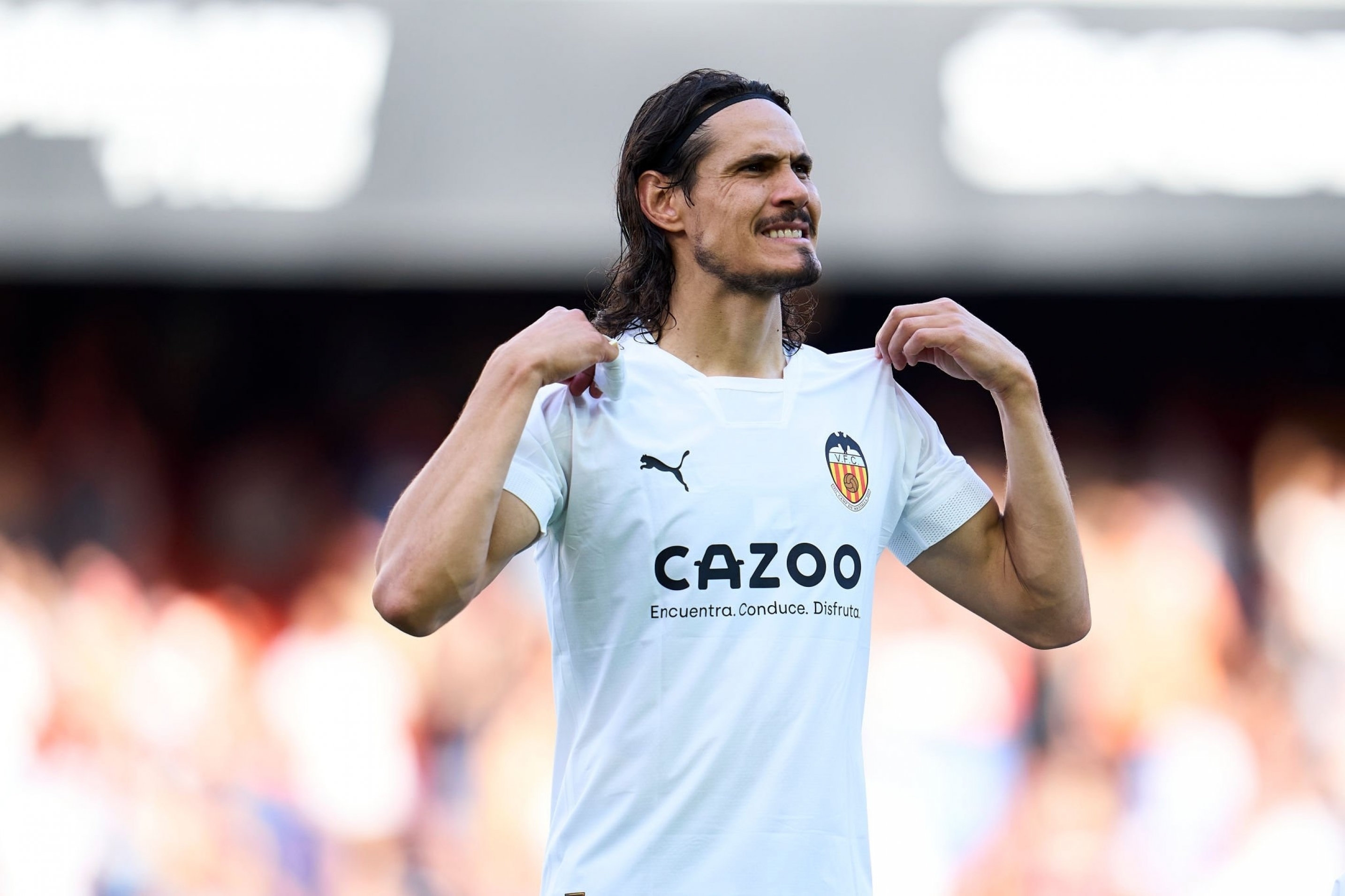 Valencia CF HD Wallpaper featuring Edinson Cavani