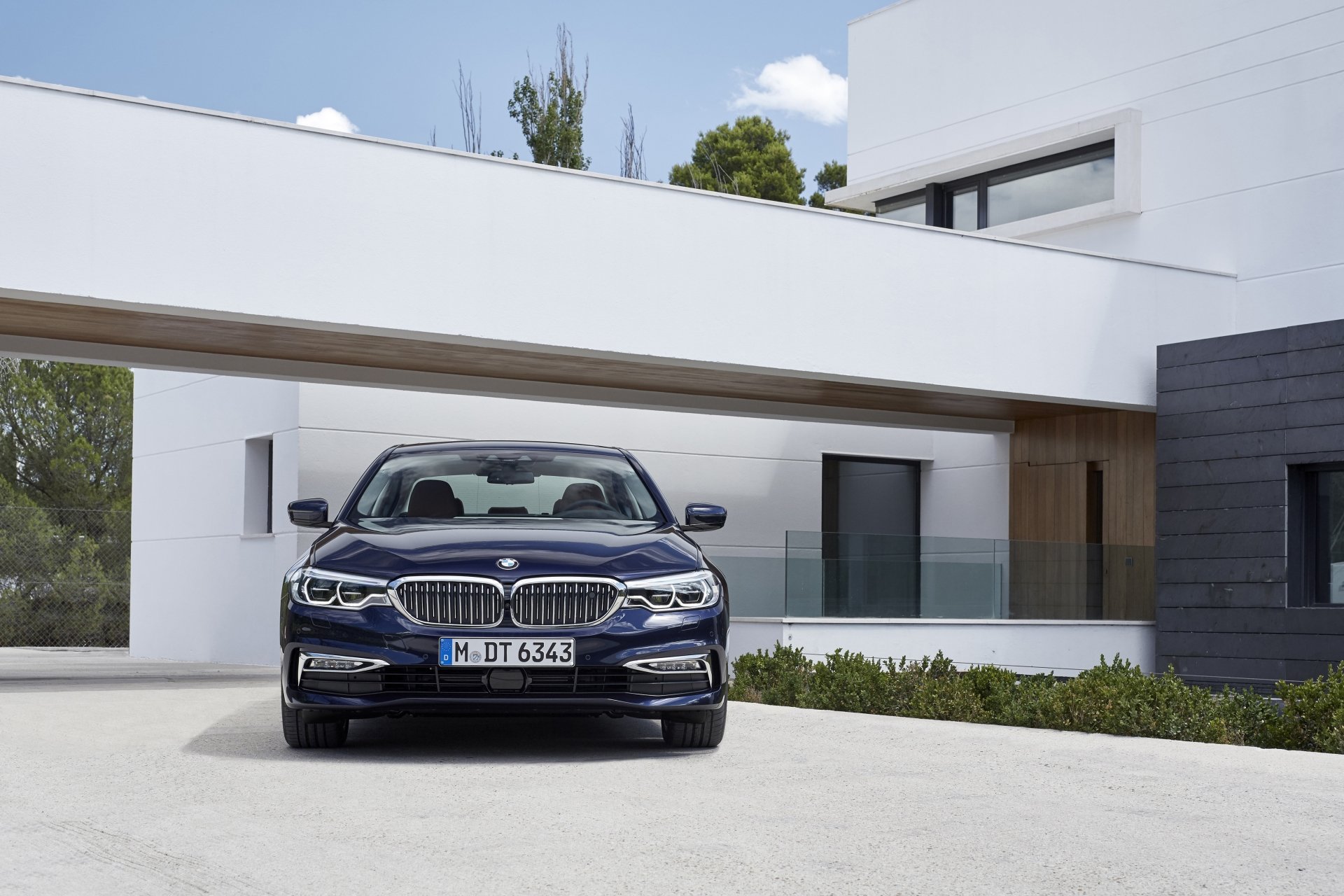 Download Vehicle BMW 5 Series 4k Ultra HD Wallpaper