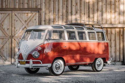  Volkswagen Type 2 Deluxe Samba Microbus