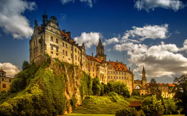 Spectacular HD desktop wallpaper of a German palace, showcasing magnificent man-made architecture.