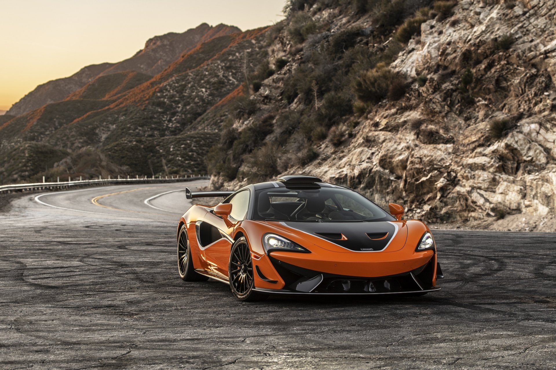 Download Vehicle McLaren 620R 4k Ultra HD Wallpaper