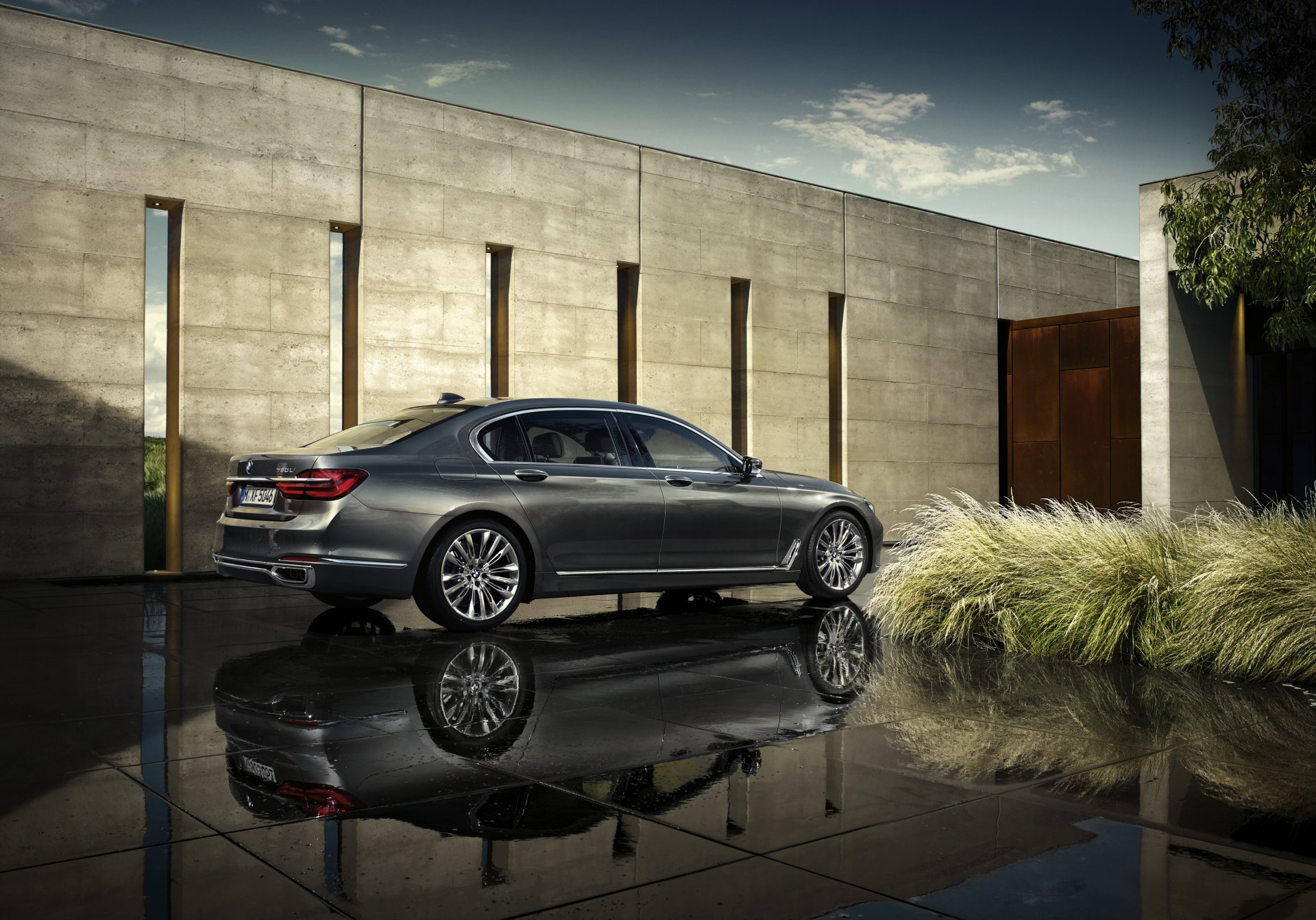 Download Vehicle BMW 7 Series HD Wallpaper