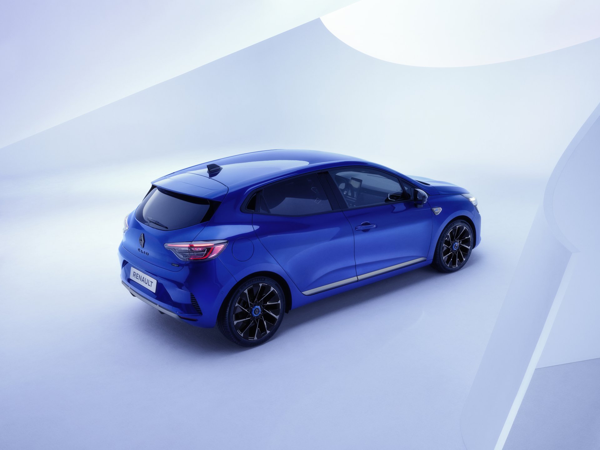 Download Vehicle Renault Clio 4k Ultra HD Wallpaper