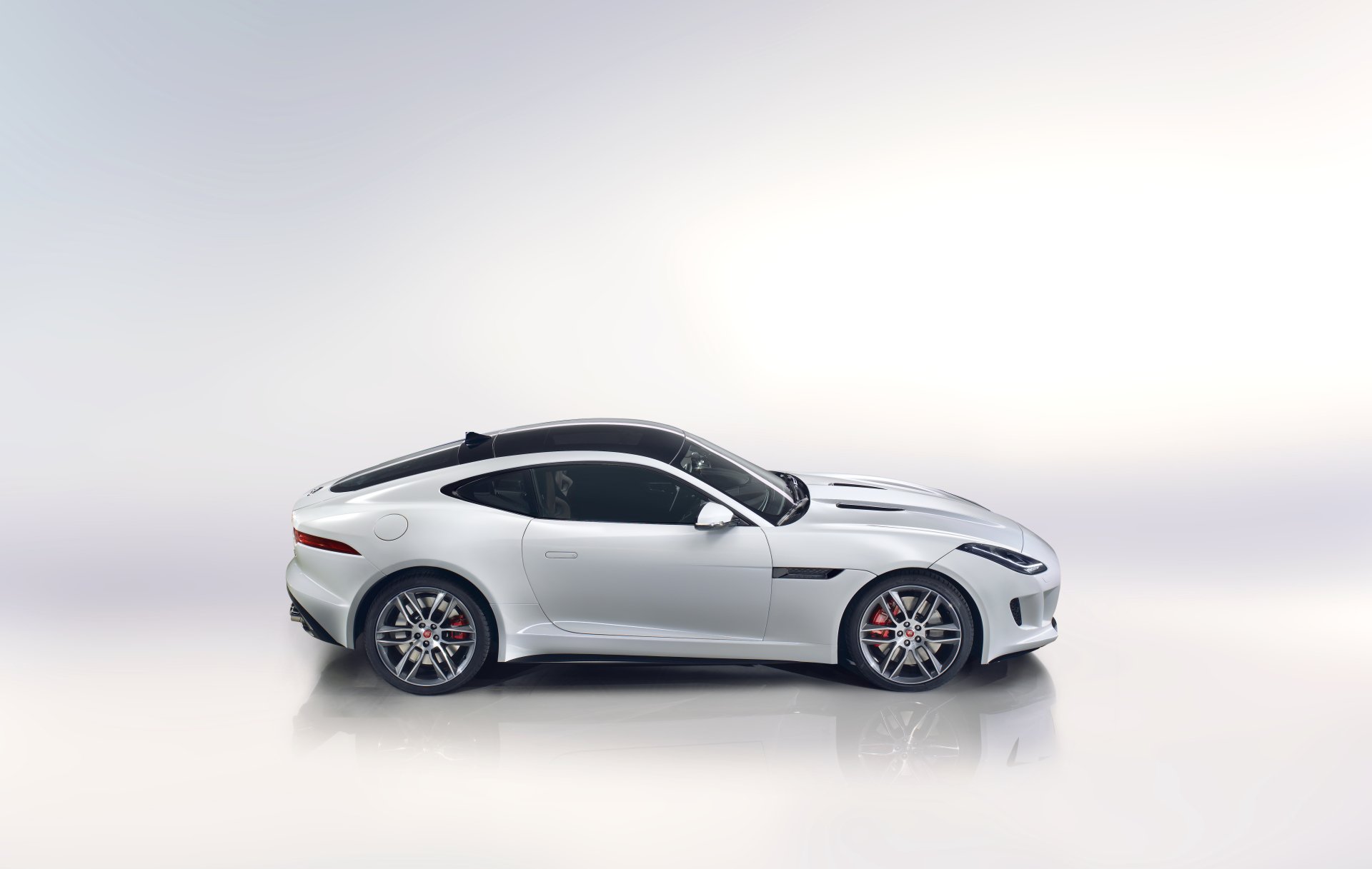 Jaguar f Type r 2015