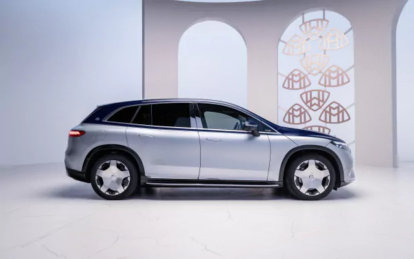  Mercedes-Maybach EQS 680 SUV