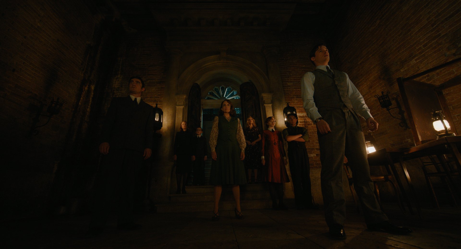 Download Riccardo Scamarcio Camille Cottin Jude Hill Tina Fey A Haunting In Venice 4k Ultra HD Wallpaper