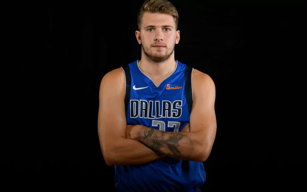 HD desktop wallpaper of a Dallas Mavericks player in a blue jersey, representing the NBA team and basketball.
